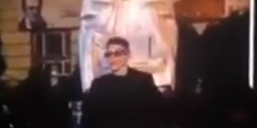 Statuia lui Gheorghe Şincai, batjocorită de trei tineri – VIDEO