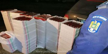 Mașină încărcată cu țigări descoperită în trafic de poliţiştii de frontieră