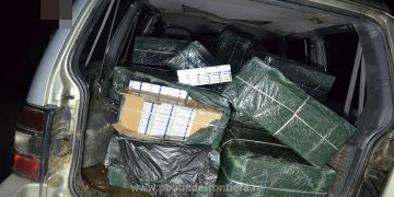 Doi maramureșeni cercetați pentru contrabandă, după ce au fost prinşi în maşină cu peste 13.400 pachete cu țigări ucrainene