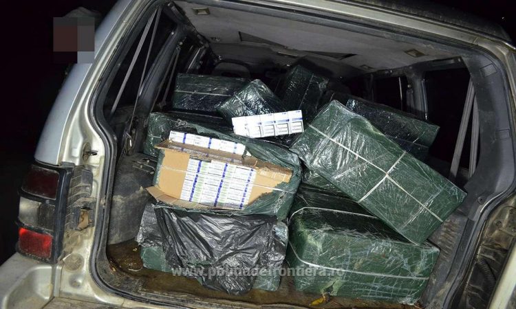 Doi maramureșeni cercetați pentru contrabandă, după ce au fost prinşi în maşină cu peste 13.400 pachete cu țigări ucrainene