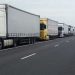 Tensiune la graniţa de vest. Şoferii de TIR stau ore întregi la cozi pentru a ajunge în Ungaria