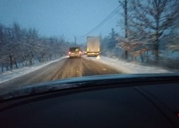 TIR înmatriculat în Ucraina, blocat pe DN 18, la Groși – FOTO