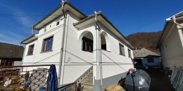 Miracolul de Crăciun din Bârsana. Văduva cu 8 copii se va muta curând în casă nouă