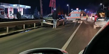Accident în Baia Sprie. O mașină a intrat în parapetul metalic – FOTO