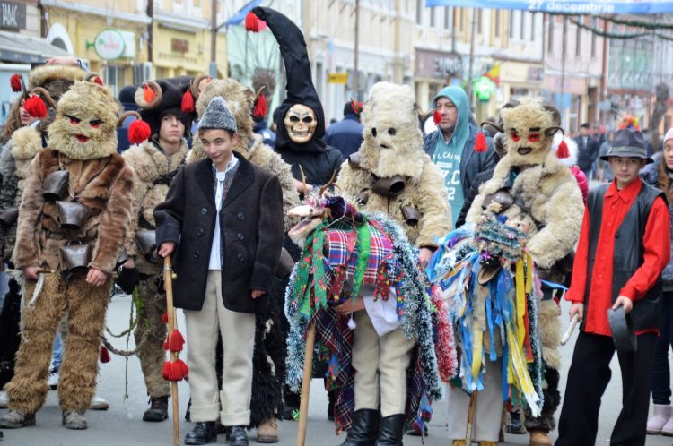 GALERIE FOTO: A 51 ediție a Festivalului de Datini și Obiceiuri de iarnă ”Marmația”