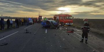 A fost activat Planul roşu: trei persoane au murit pe loc după ce două maşini s-au ciocnit frontal