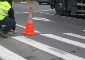 Băieţel de 9 ani, lovit de o maşină pe trecerea de pietoni. Poliţiştii băimăreni îl caută pe şoferul care a fugit de la locul accidentului