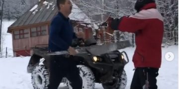 Violență de Crăciun. Tineri bătuți de un viceprimar, iar iubitele lor sechestrate – video