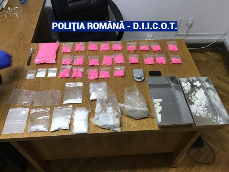 Bărbat prins cu droguri de 60.000 de euro, într-un apartament pe care îl închiriase