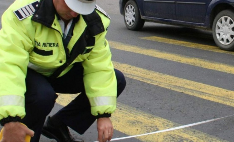 Fată de 17 ani spulberată pe trecerea de pietoni de o maşină condusă de un cetăţean german pe DN 1C