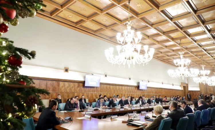 Guvernul desființează Institutul Revoluției Române, condus de Ion Iliescu