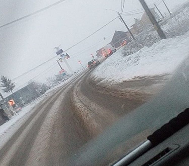 Zăpadă frământată pe șoselele din Maramureș. Cum se circulă pe Drumurile Naționale