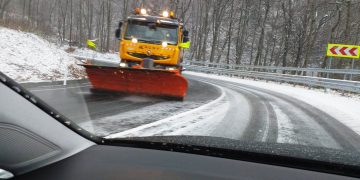 Ninge în Pasul Gutâi și în Pasul Prislop. Se intervine preventiv cu material antiderapant