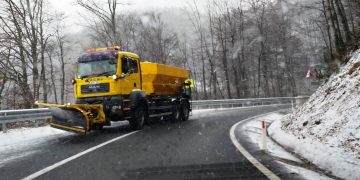 Ninge în Pasul Gutâi și în Pasul Prislop. Se intervine preventiv cu material antiderapant