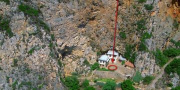 Tânăr român absolvent de Teologie, găsit mort pe Muntele Athos, cu o icoană în mână