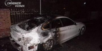 Piroman român, reţinut în Italia după ce a incendiat două maşini de lux