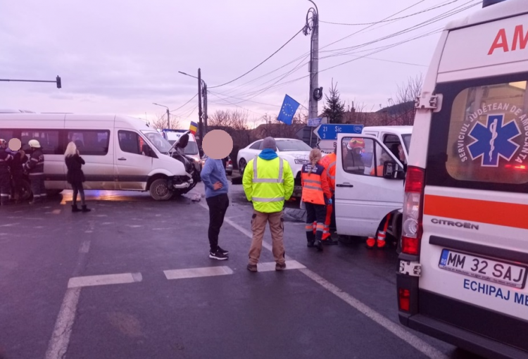 ACCIDENT cu ZECE victime la JUCU
