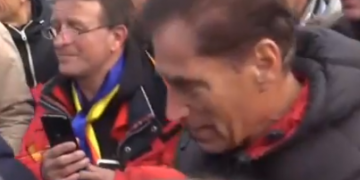 „Bai, nu ți-e rușine?”. Petre Roman, scandal în Piata Universității