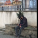 Imagini tulburătoare filmate în Baia Mare. Tânărul ar fi consumat drogul „zombie”