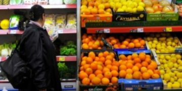 Cum îţi dai seama dacă o legumă sau un fruct au fost crescute convenţional, ecologic sau au fost modificate genetic?