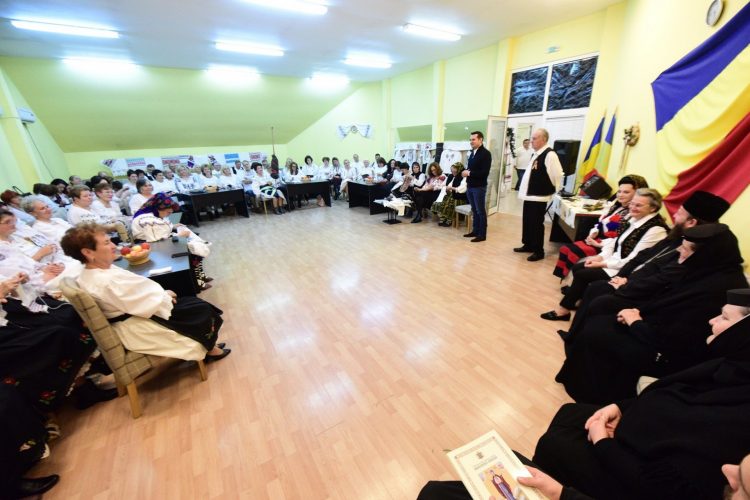 “Şezătoarea de Baia Mare”. Băimărencele iubitoare de autentic se adună în şezătoare ca într-o familie