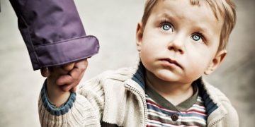 La un pas să i se fure copilul într-un centru comercial din Baia Mare