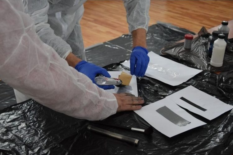 O femeie de 87 de ani a fost violată de un bărbat care a intrat peste ea în casă