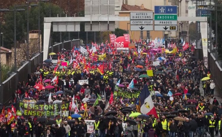 Legea pensionării: Ce fac francezii și ce nu facem noi