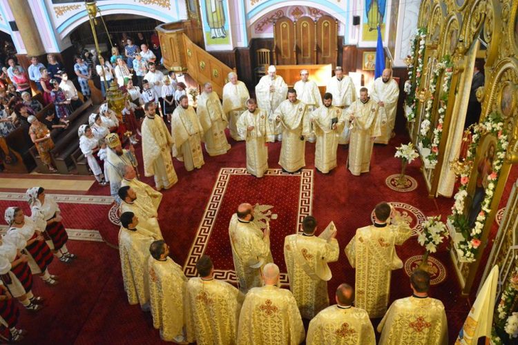 Duminica la Catedrala istorică „Adormirea Maicii Domnului” din Municipiul Baia Mare.