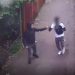 Tineri filmați în timp ce se “felicită” după o crimă. Victima, înjunghiată în inimă
