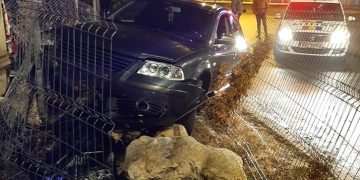 Accident pe Bd. Independenței din Baia Mare. O mașină a intrat în gard