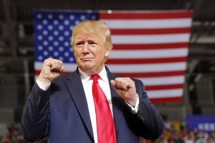 Un iranian s-a dus cu TOPORUL dupa Trump si a ajuns aproape de el