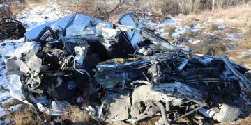 Teribilismul nu iartă. Foto cu BMW-ul distrus de un TIR