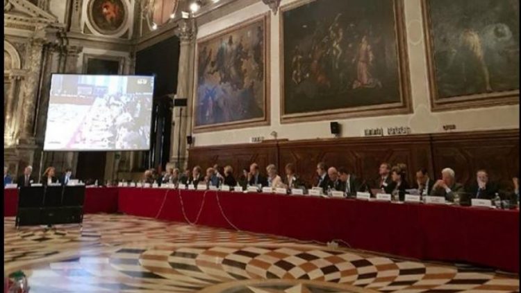 Comisia de la Veneţia, sesizată pe tema legii de revenire la alegerea primarilor în două tururi
