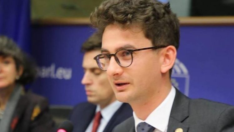 RUPTURĂ în USR: Bulai „Evanghelie” anunță că ar putea VOTA moțiunea de cenzură a PSD