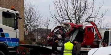 Accident teribil în Italia. Un tânăr român a murit după ce a intrat cu maşina sub un camion
