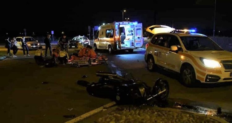 Tragedie în Italia. Tânăr român mort, după ce s-a înfipt cu motocicleta într-o maşină