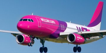 Panică pentru zeci de români. Avion evacut de urgență