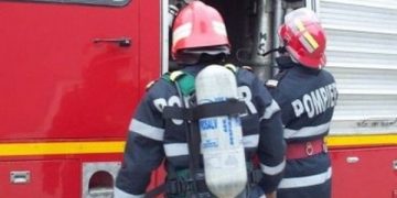 Pericol major într-un bloc de locuințe din Baia Mare. Pompierii, chemați să intervină