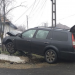 Accident în Borlești. Un autoturism a intrat într-un gard