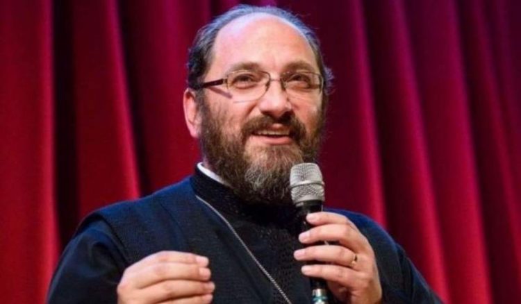 Înşelăciuni în numele părintelui Constantin Necula. O persoană a încercat să obţină bani în numele preotului