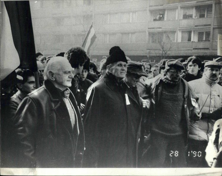 30 de ani de la primul mare miting politic, urmat de prima „mineriadă”