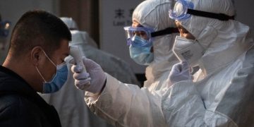 Numărul deceselor datorate coronavirusului a crescut la 80. Cetăţenii străini aşteaptă să fie evacuaţi