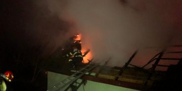 Incendiul de la cabana din Finteuşu Mare a fost provocat intenţionat. Polițiștii au întocmit dosar penal