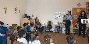 Copiii de la o grădiniţă din Baia Mare „au îmbrăţişat” azi regulile de circulaţie