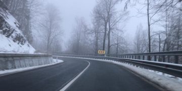 Buletin rutier şi meteo pentru 30 ianuarie. Ceaţă în pasul Gutâi – FOTO