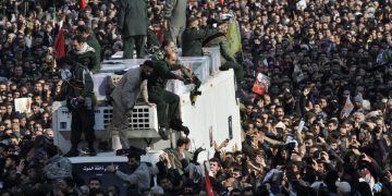 Zeci de morţi la înmormântarea generalului Soleimani, în Iran, după ce s-au călcat în picioare