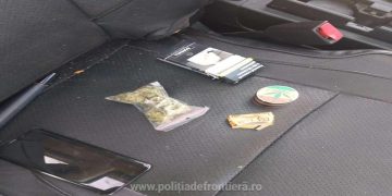 Marijuana descoperită în torpedoul unui autoturism de către polițiștii de frontieră din Vișeu de Sus