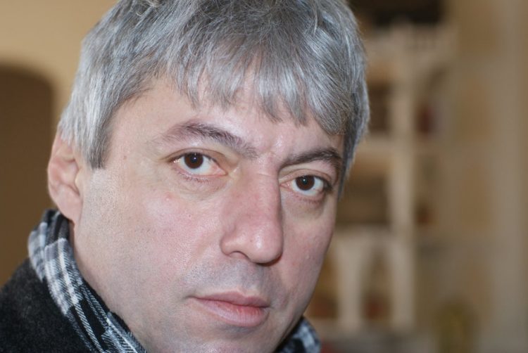 Istoricul Marius Oprea anunţă pe facebook că este șomer la 55 de ani
