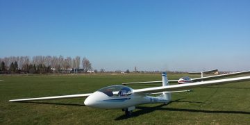 Aeroclubul Teritorial Baia Mare face înscrieri pentru cursuri de pilot planor sau parașutist